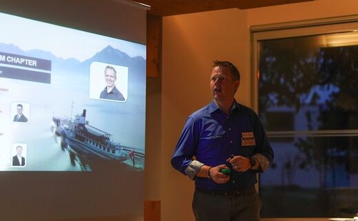 Ausgeschlafene Geschäftsleute machen das Rennen