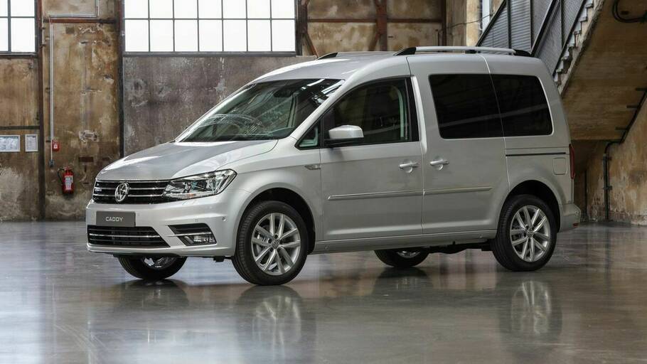 Die neue Plattform macht es möglich: Erstmals federt der Caddy an der Hinterachse nicht mehr mit Blattfedern, sondern mit Schraubenfedern. Es bleibt jedoch bei der Starrachse.