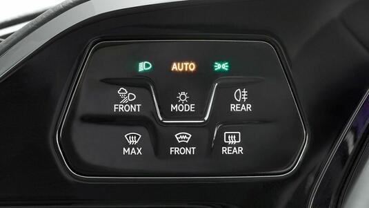 Auch die Lichtschalter wurden modernisiert: an ihrer Stelle ist im neuen VW Caddy eine grosse Touch-Fläche